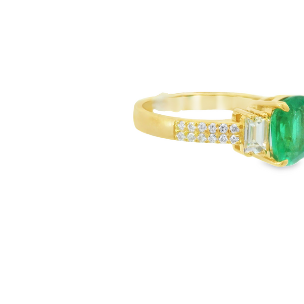 EMERALD & DIAMOND RING