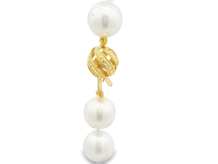 PEARL NECKLACE WITH DIAMOND CLASP