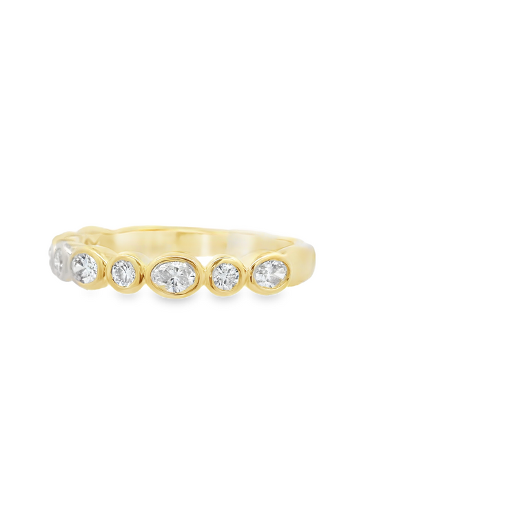 ALTERNATING SHAPES DIAMOND WEDDING BAND