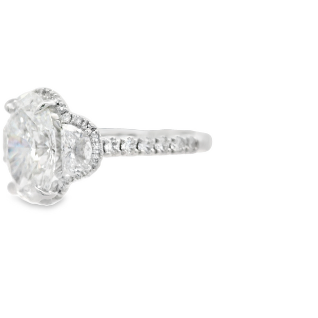 DIAMOND ENGAGEMENT RING - 3 CT OVAL CENTER