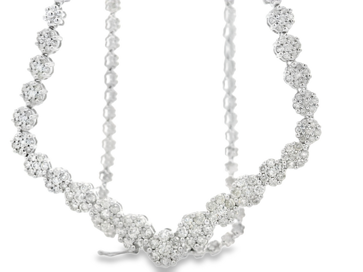 DIAMOND CLUSTER FLOWER NECKLACE