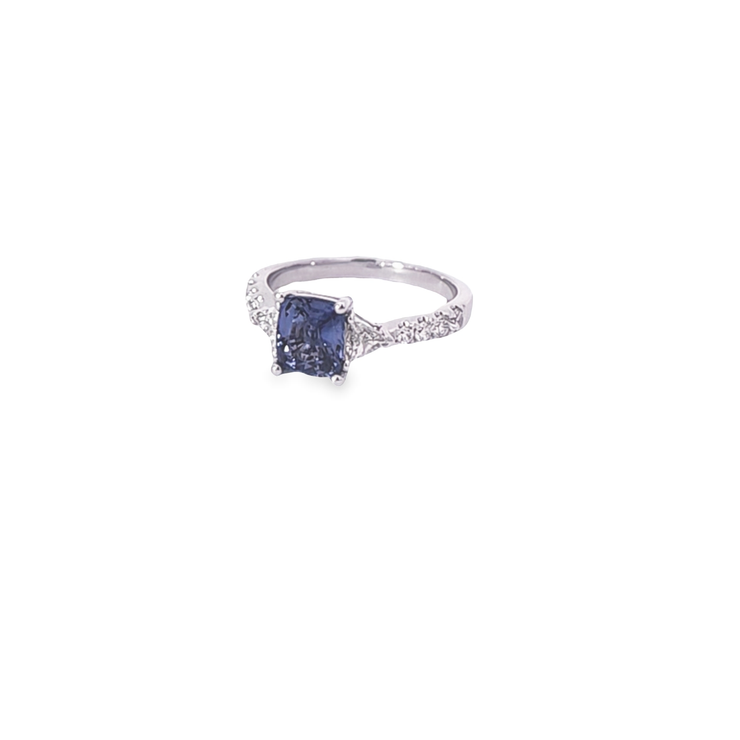 SAPPHIRE & DIAMOND RING