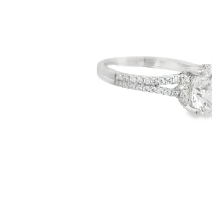 DIAMOND ENGAGEMENT RING - 3 CT ROUND CENTER