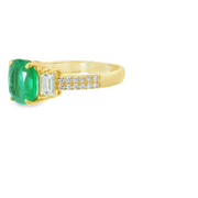 EMERALD & DIAMOND RING