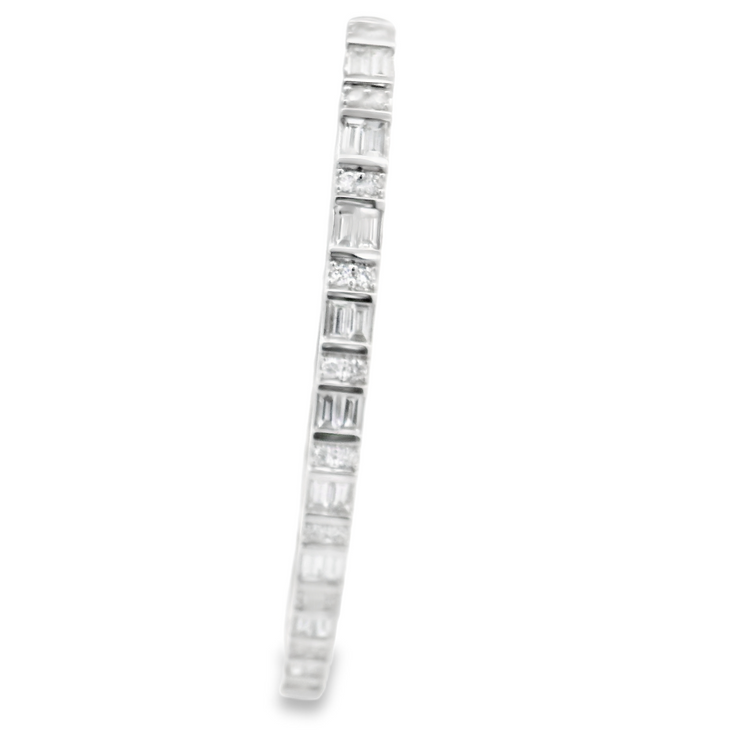 ALTERNATING SHAPE DIAMOND BANGLE BRACELET