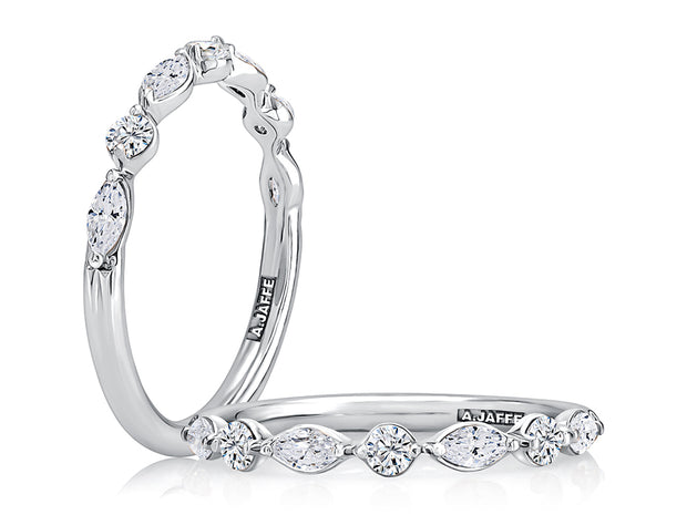 A JAFFE - ALTERNATING MARQUISE & ROUND DIAMOND WEDDING BAND