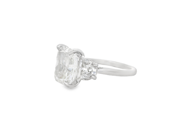 DIAMOND THREE STONE ENGAGEMENT RING