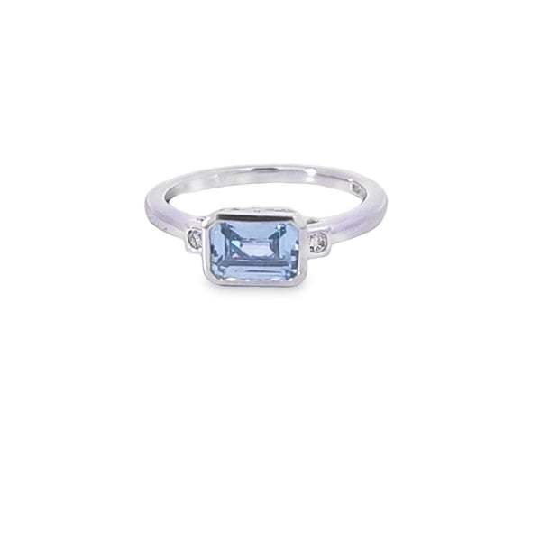 AQUAMARINE & DIAMOND RING